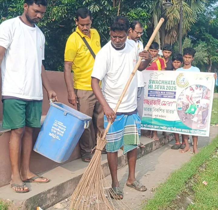 কাটোয়ায় গান্ধী জয়ন্তীতে ক্রীড়াবিদদের স্বচ্ছতা অভিযান