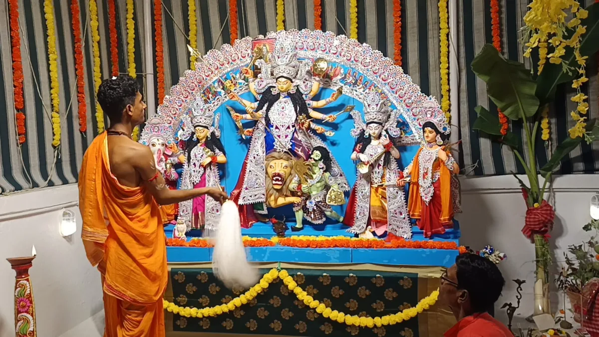 চট্টগ্রাম থেকে কলকাতা, ১৯৫১-তে শুরু এক বনেদি পরিবারের দুর্গাপুজোর অন্যরকম ইতিহাস