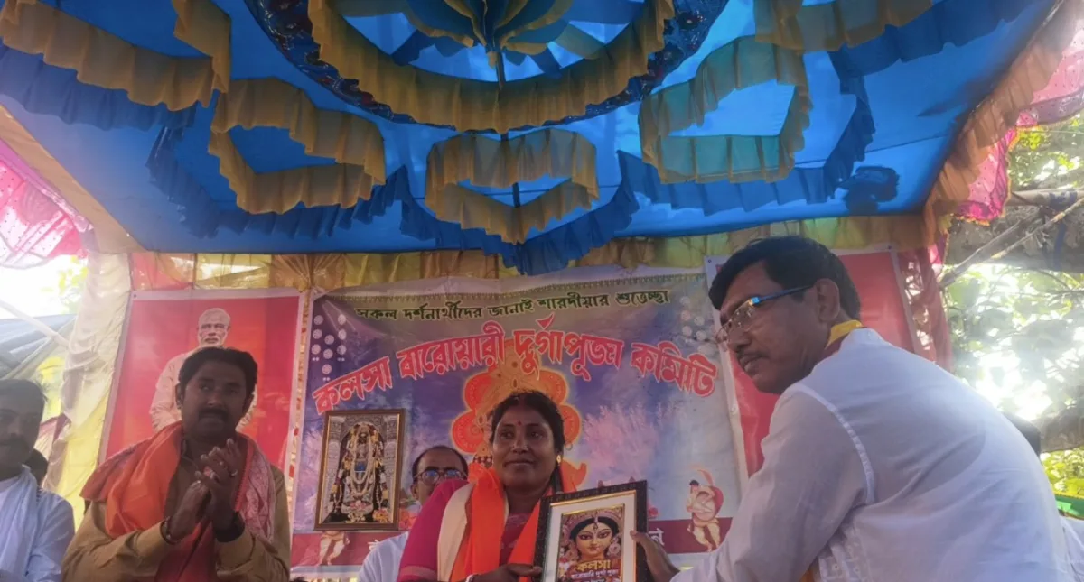 কলসা বারোয়ারি দুর্গাপুজো কমিটির অন্নমহোৎসবে সাড়ে চার হাজার মানুষের জন্য ভোজ, ধর্মীয় আবহে মিলনমেলা