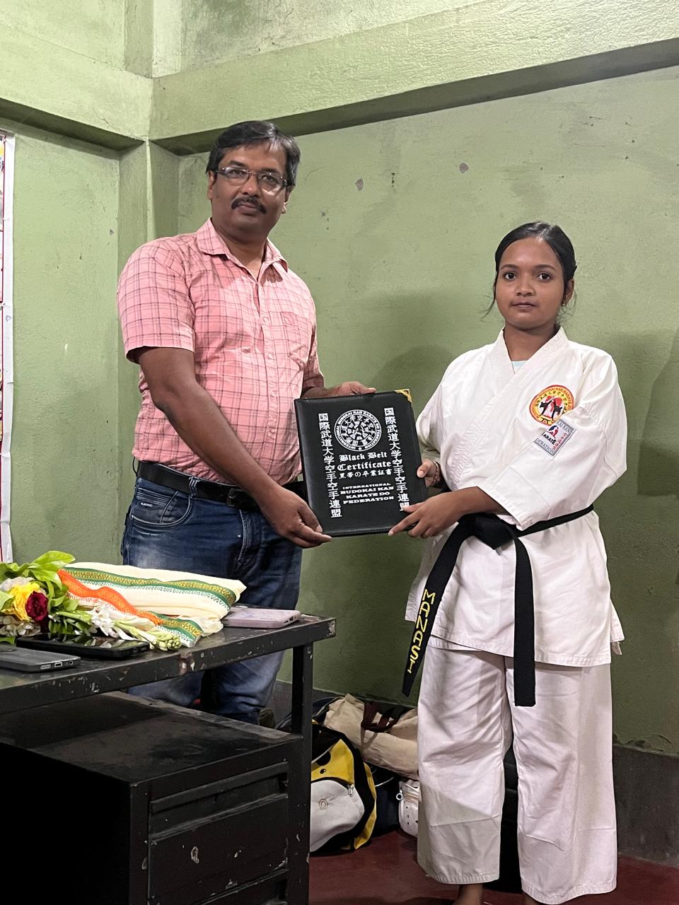 ব্ল্যাক বেল্ট পরীক্ষায় উজ্জ্বল সাফল্য, সম্মানিত হলেন পূর্ব বর্ধমানের কৃতি ক্যারাটে খেলোয়াড়রাবিশ্ব দর্পণ ওয়েব ডেস্ক